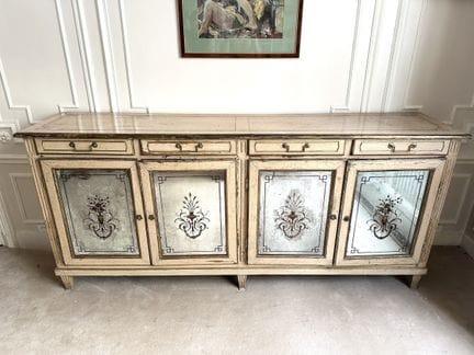 MÖBEL DES 20. JAHRHUNDERTS
Großes Sideboard aus ro