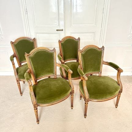STIL LOUIS XVI
4er-Set Cabriolet-Sessel aus profil