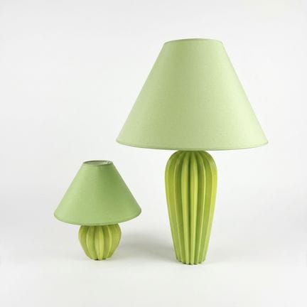 MODERNE KUNST
Set aus zwei apfelgrünen Keramik-Tis