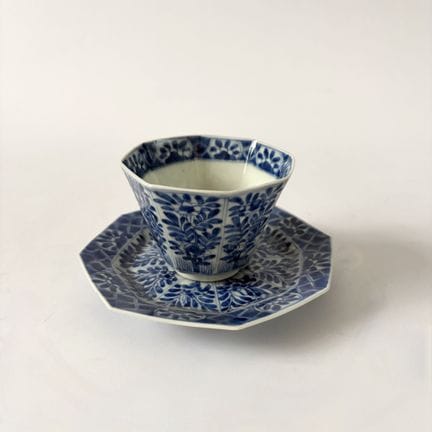 JAPAN – 19. JAHRHUNDERT 
Kleine Tasse und Untertas