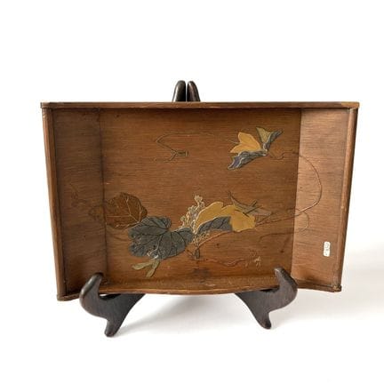 JAPAN – MEIJI 
Kleines, gewölbtes Tablett aus Holz