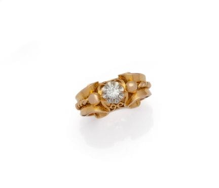 ANELLO SOLITARIO in stile tank in oro giallo 18 ca
