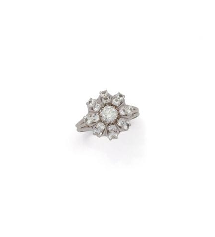 BAGUE MARGUERITE en or gris 18K (750/1000) centrée