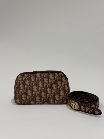 Christian DIOR
Set in twill and burgundy leather, 