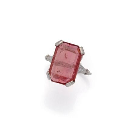 BAGUE en or gris 18K (750/1000) ornée d'une tourma