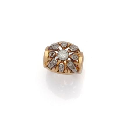 ANELLO A CUPOLA in oro giallo 18 carati (750/1000)