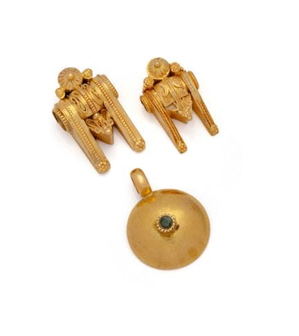 SUITE DE 2 PENDENTIFS "THALI" en or jaune haut tit