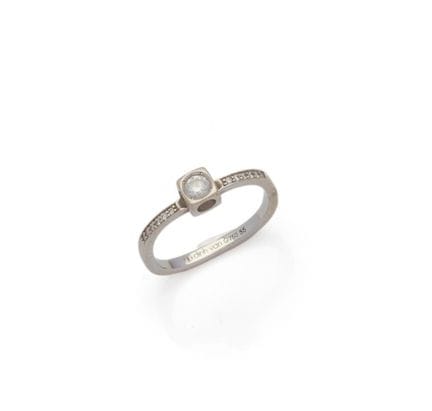 DINH VAN
BAGUE LE CUBE en or gris 18K (750/1000) c