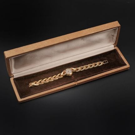 E. BAUCHE
Montre de dame, boitier et bracelet en o