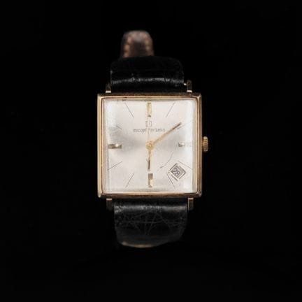 MICHEL HERBELIN
Montre à boitier carré en or jaune