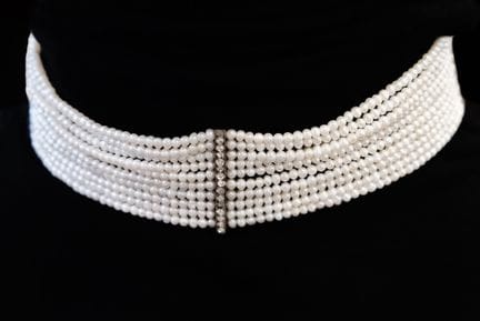 PIEL frères
Collier ras-du-cou à 10 rangs de perle