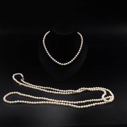 Lot comprenant un sautoir perlé et un collier de p