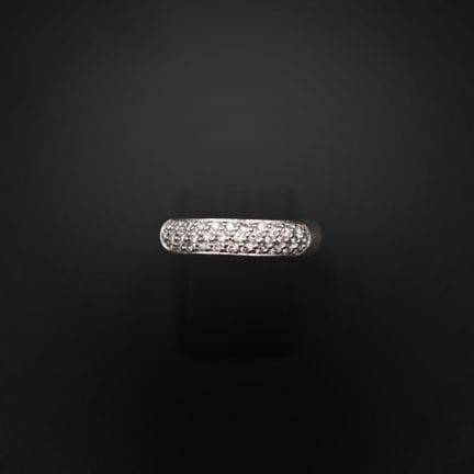 Anello a cerchio in oro bianco 18 carati (750°/°°)