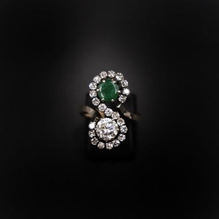 Anello detto “toi et moi” con montatura in oro bia