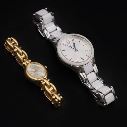 Ensemble de deux montres :
- Montre LOTUS en acier