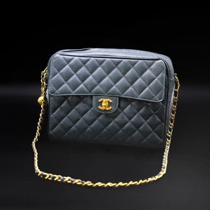CHANEL
Borsa a tracolla in pelle trapuntata di col