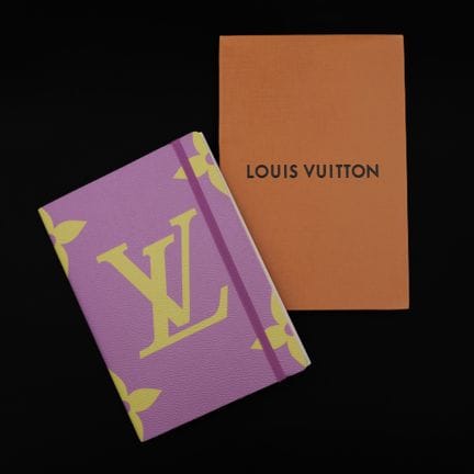 LOUIS VUITTON 
Notebook, purple and apple green le