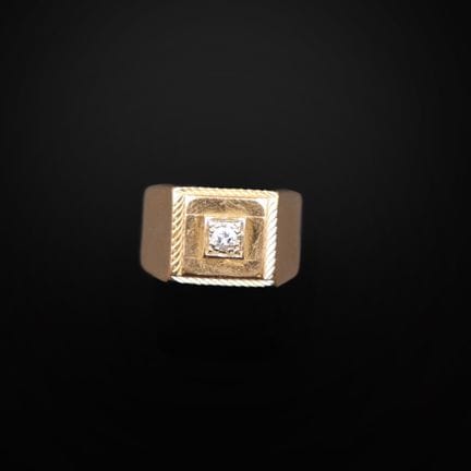 Anello con sigillo in oro giallo 18 carati (750°/°