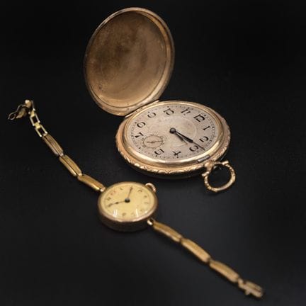 Timepiece lot including :
- Gold-plated metal wris