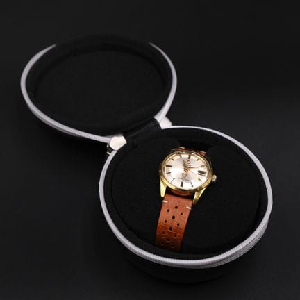 RADO
Montre homme, cadran acier doré, index bâtons