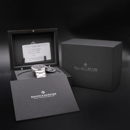 BAUME & MERCIER
Montre d'homme en acier, modèle "R