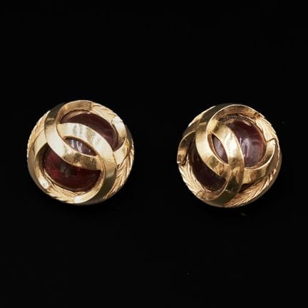 CHANEL
Coppia di orecchini a clip in metallo dorat