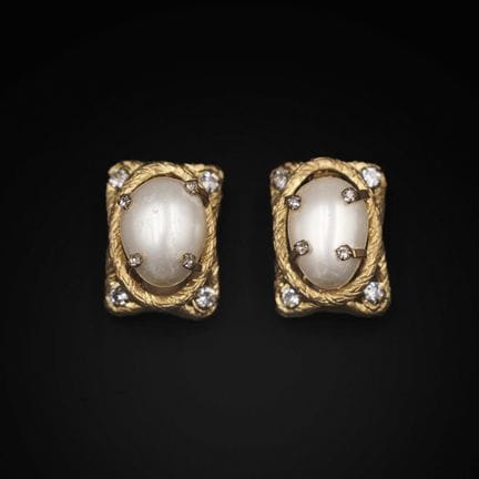 CHANEL
Coppia di orecchini a clip in metallo dorat