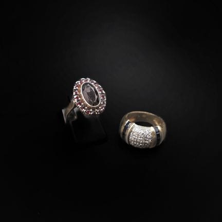 Due anelli in argento (925°/°°) e (800°/°°) imprez