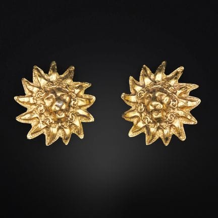 CHANEL
Coppia di orecchini a clip in metallo dorat