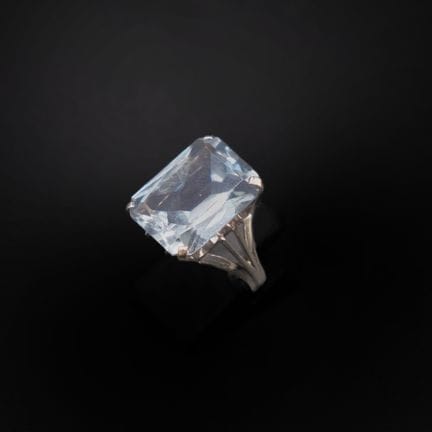 Anello con montatura in oro bianco 18 carati (750°