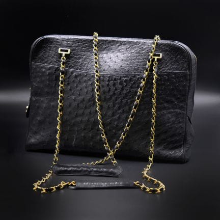CHANEL
Borsa in pelle di struzzo color caviale ner