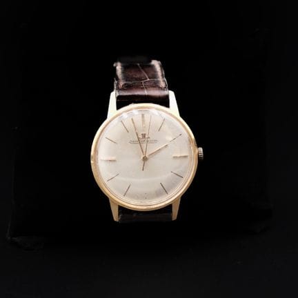 JAEGER LECOULTRE
Montre à boitier circulaire en or