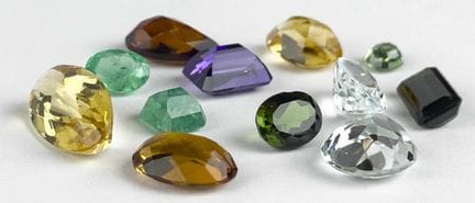 12颗半宝石套装： 紫水晶、马德拉黄水晶、海蓝宝、碧玺及其他
12颗半宝石散石套装：紫水晶、马德拉黄