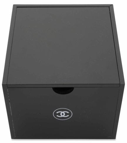 CAJA ORGANIZADORA DE MAQUILLAJE DE CHANEL
Caja de 
