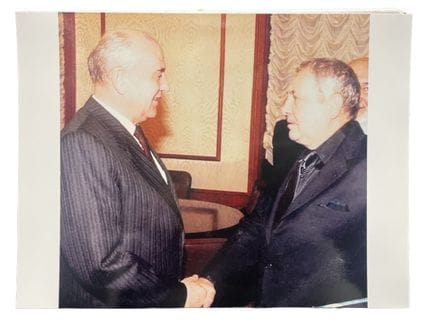 恩斯特·涅兹维斯内（1925-2016）
米哈伊尔·谢尔盖耶维奇·戈尔巴乔夫（1931-2022）
