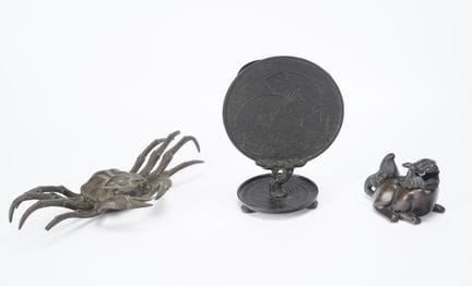 Japan, Meiji era
Set of three bronze pieces: a lar