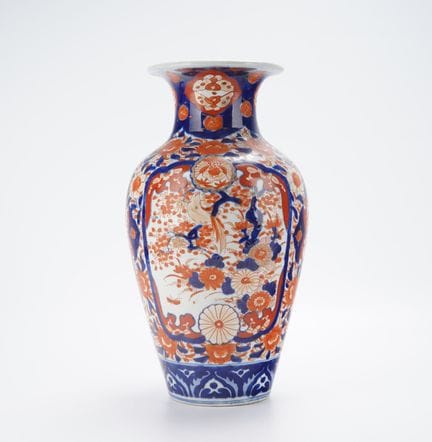 Japan, Meiji era
Imari porcelain baluster vase wit