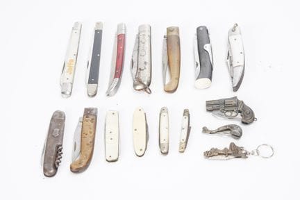 Miscellaneous: Set of 16 folding knives (penknives