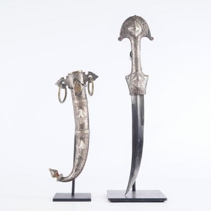 MOROCCO, Koumia-Koumya dagger on a base, curved st