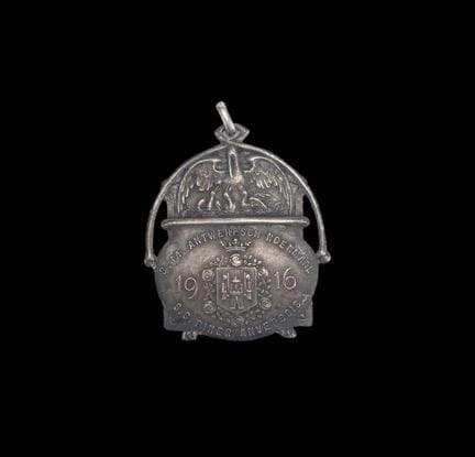 Alphonse MAUQUOY (1880–1954)
Pendant inscribed “S.