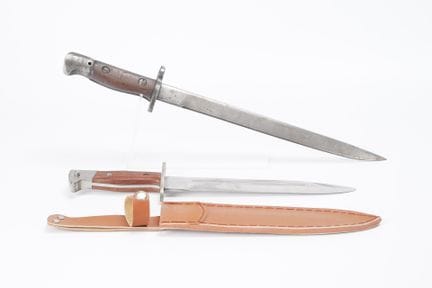 ENGLAND-RUSSIA, set of 2 bayonets; the first is an