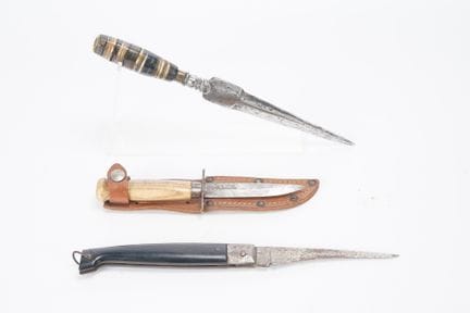 Miscellaneous, set of knives, including a dagger/s