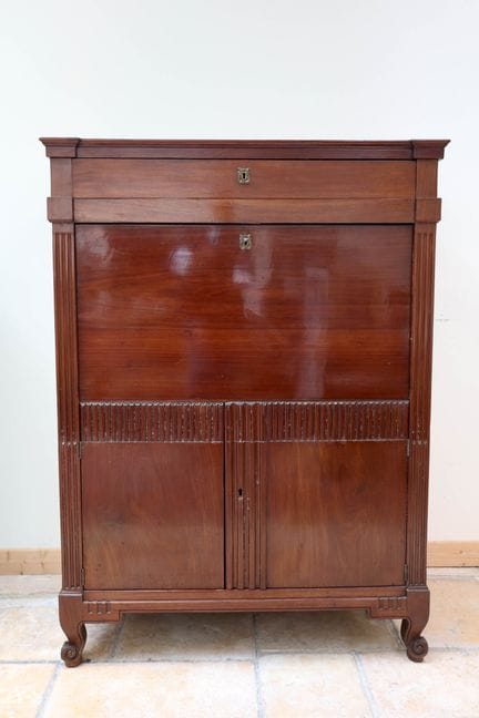 Mobilier de port
Secrétaire à abattant en acajou
H