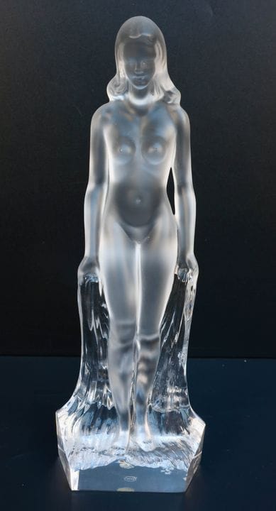 Cristal de Sèvres
Femme nue au voil
Sujet en crist