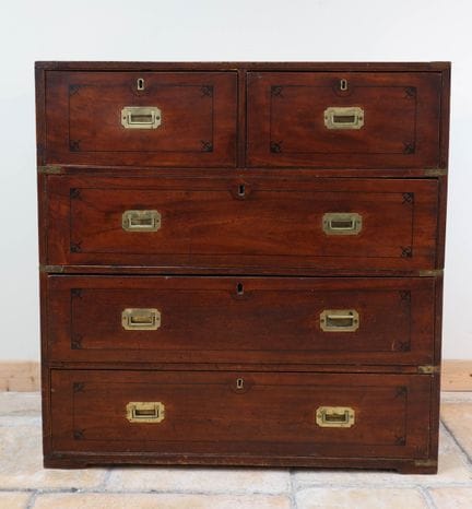 Commode de marine
Manques aux prises latérales
Hau