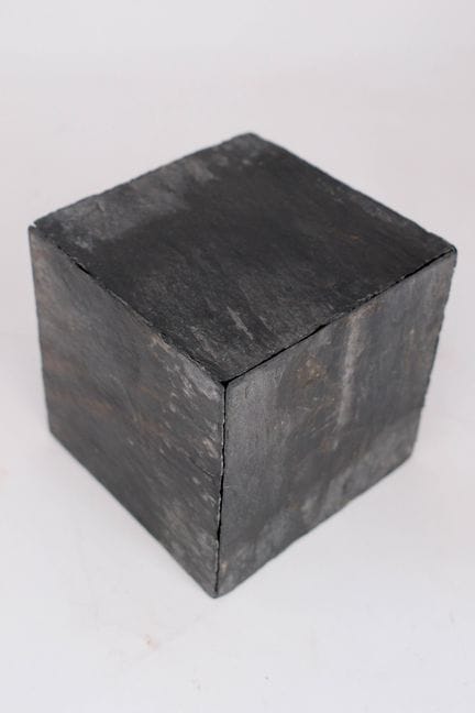 Anne JONES (née en 1951)
Sculpture cubique
Ardoise