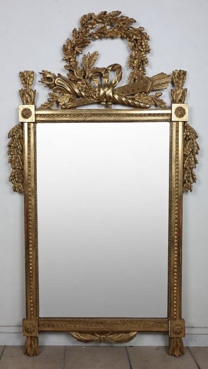 Grand miroir de forme rectangulaire en bois sculpt