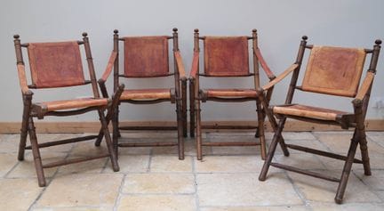 Suite de quatre chaises pliantes "safari" en bois 