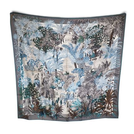 HERMÈS 
Carré en soie Hermès 90 cm "Jardin à Sintr