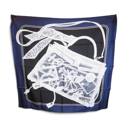 HERMÈS
Carré en soie Hermès 90 x 90 cm "Please Che